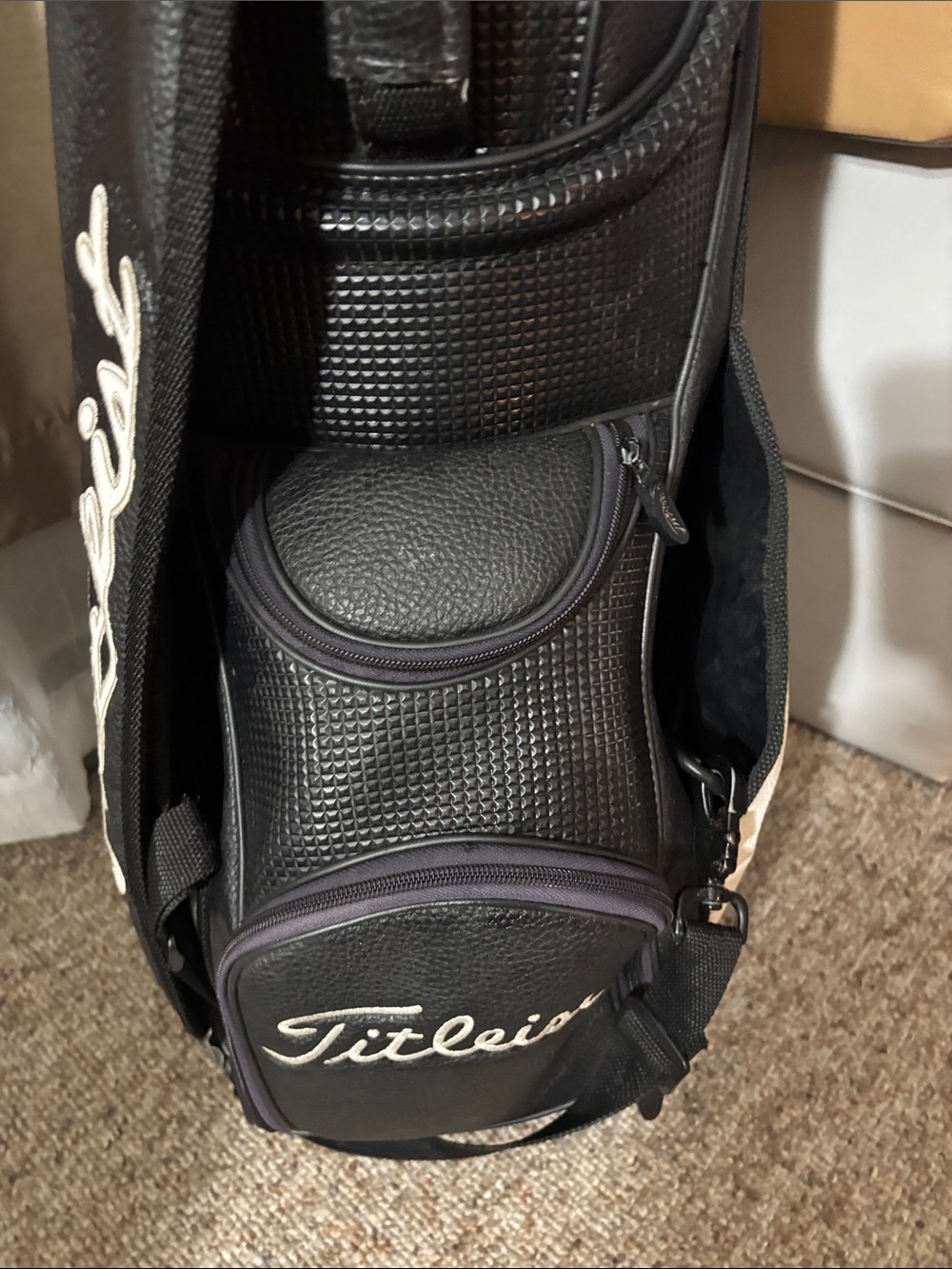 Titleist Black and White Men’s Golf Cart Bag with Bold Logo - Picture 9 of 15
